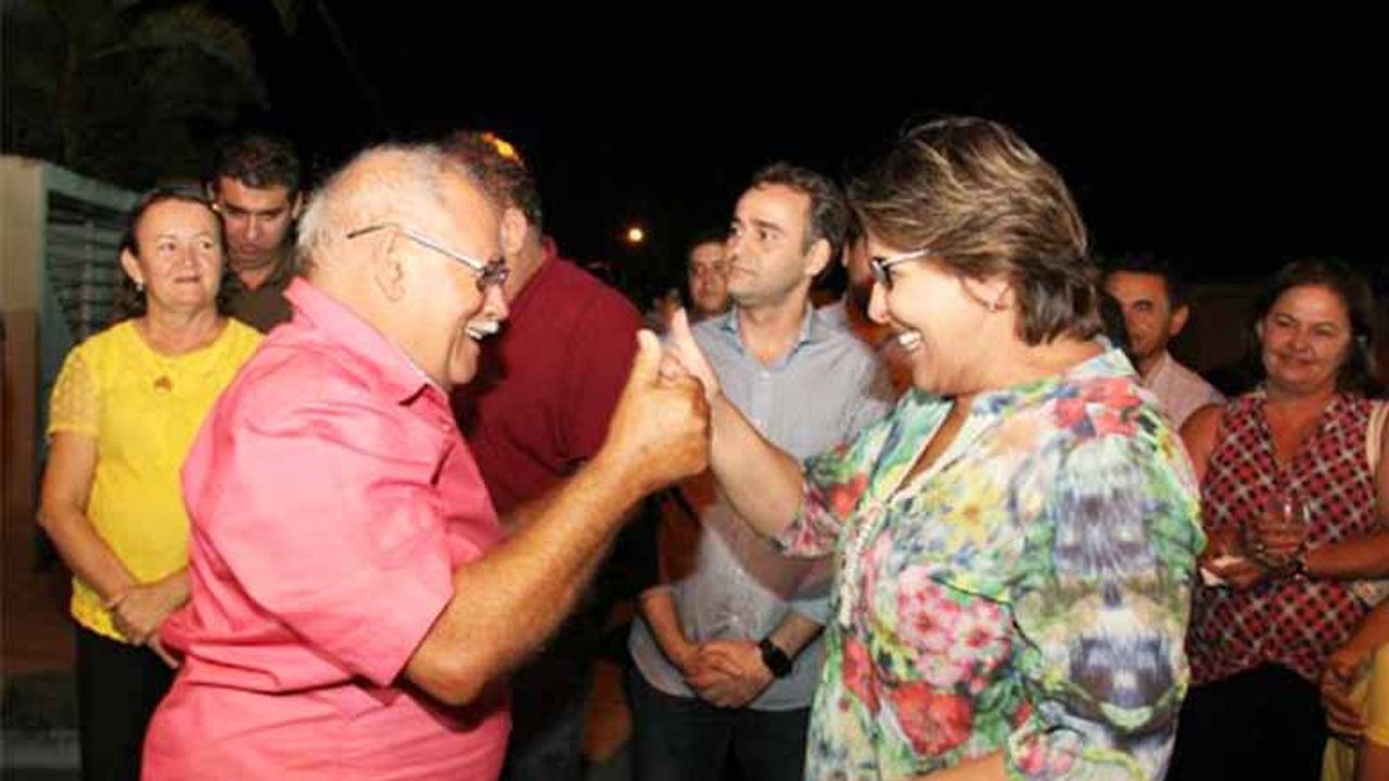 Arapiraca: Prefeita Célia Rocha entrega calçamento de ruas no bairro Baixa Grande