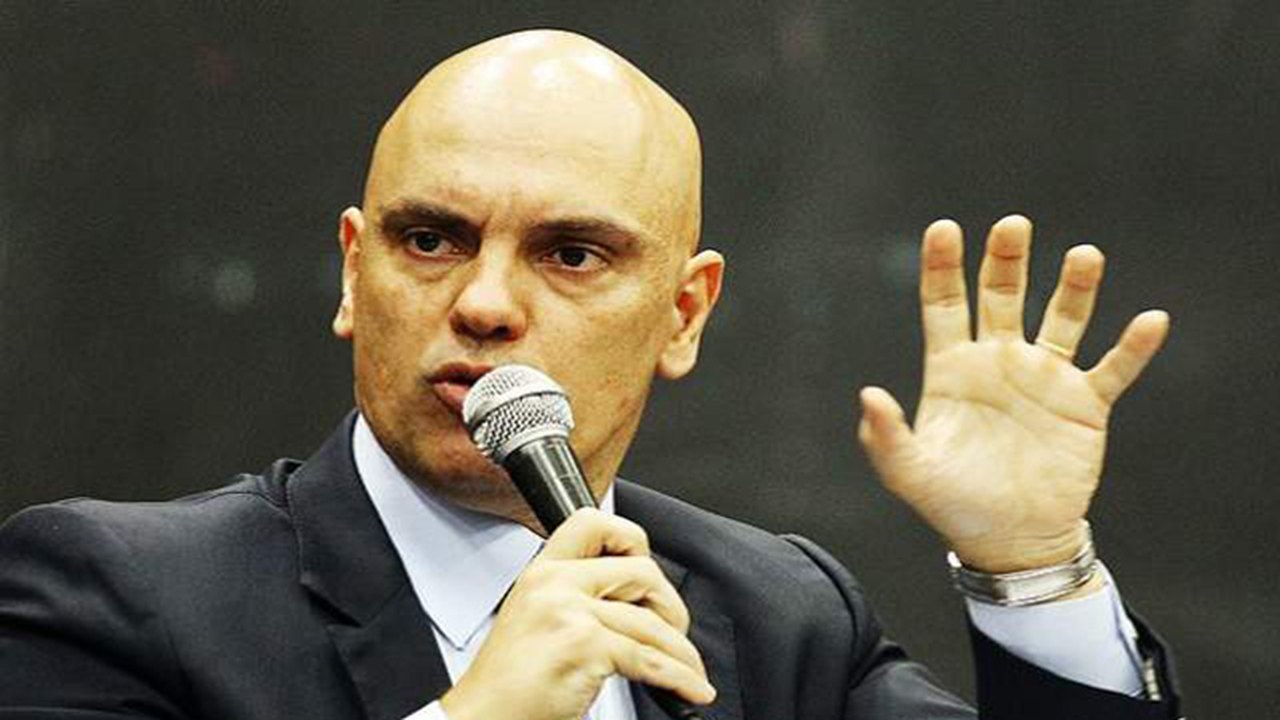 Alexandre manda soltar, com tornozeleira, 137 presos por atos golpistas