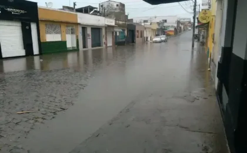 Cidades do sul da Bahia enfrentam transtornos após chuvas fortes