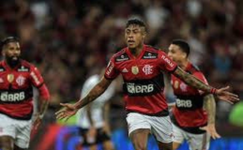 Bruno Henrique desfalca o ataque do Flamengo diante do Corinthians no Maracanã