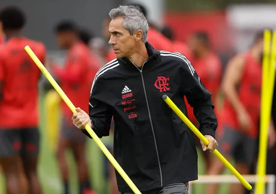 Flamengo discute permanência de técnico e aguarda jogos no Maracanã para definição