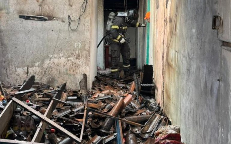 Corpo de Bombeiros combate incêndios em estabelecimentos comerciais em Maceió e Arapiraca