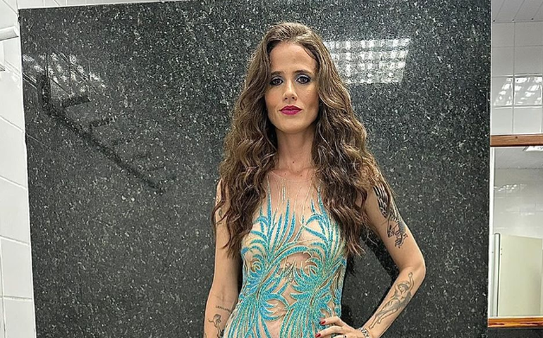 Ana Cañas canta Belchior nos palcos dos teatros Firjan/Sesi