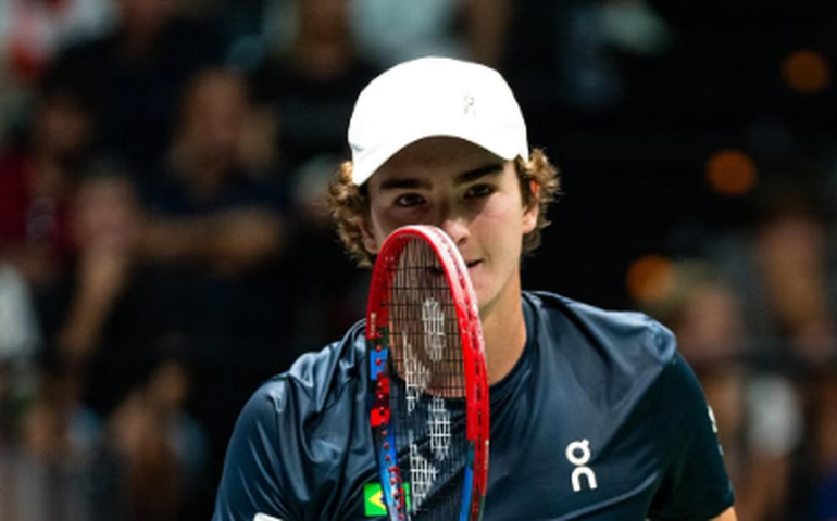 João Fonseca arrasa britânico na estreia e é o mais jovem a vencer em Wimbledon desde Alcaraz