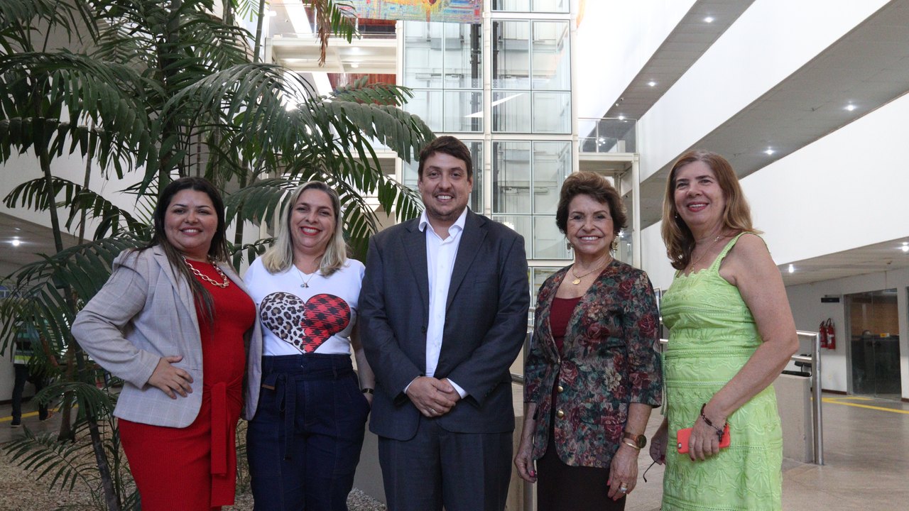 Educação e poder judiciário renovam parceria para executar o projeto Paternidade Responsável nas escolas municipais