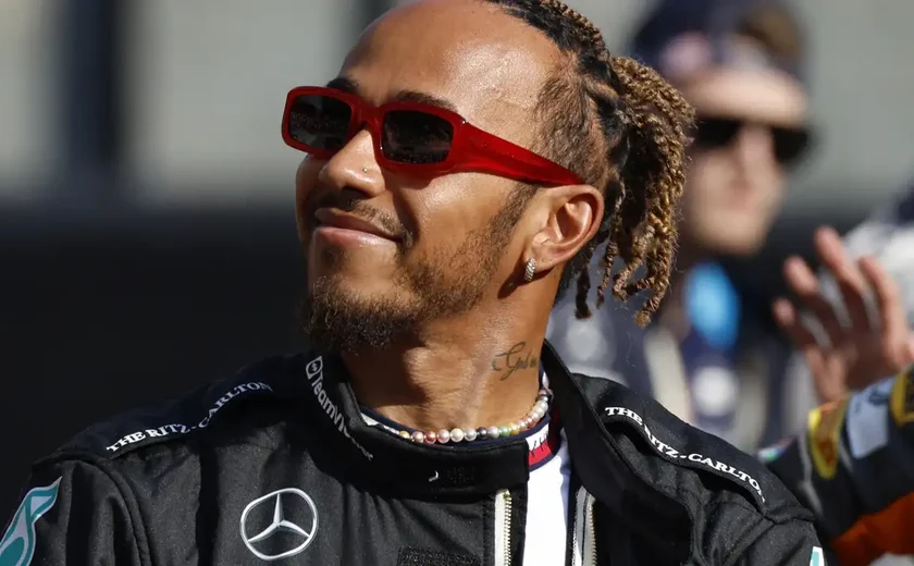 Hamilton inicia oficialmente trabalhos na Ferrari para 2025: 'Uma nova era'