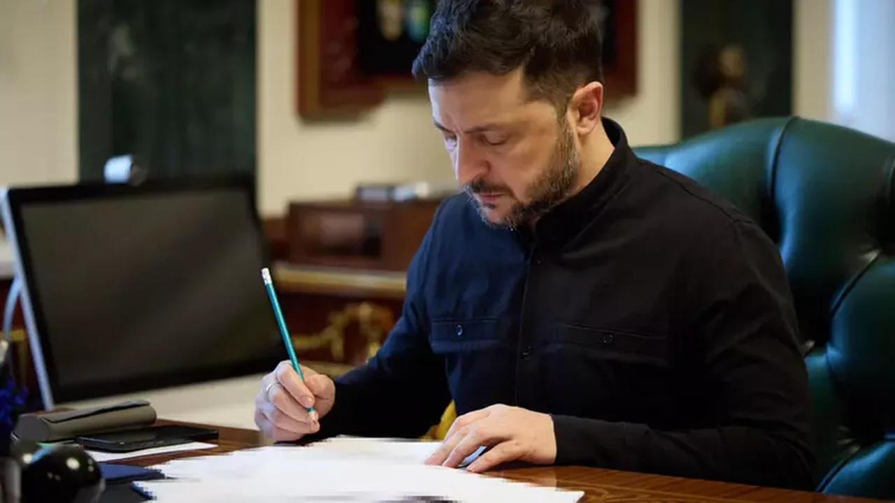 Zelensky insinua que plano de Trump fere 'dignidade'