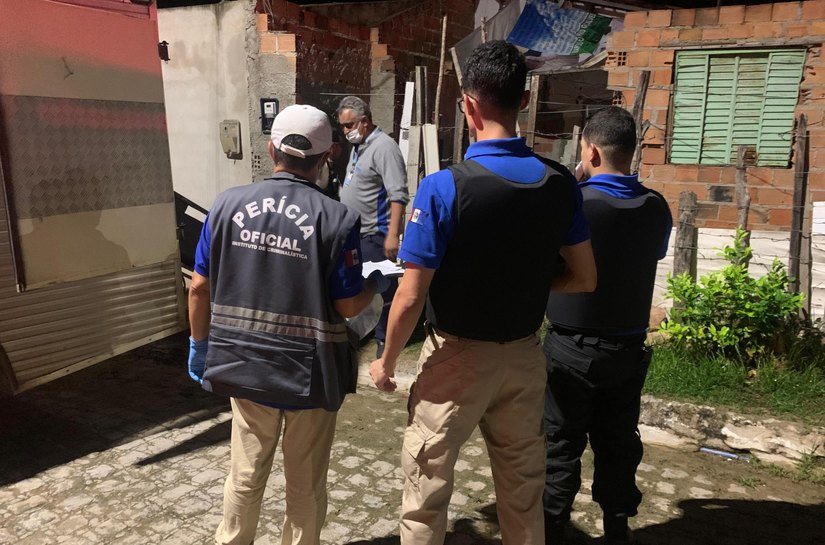 Perícia encontra vestígios que podem levar a autoria de crime em Delmiro Gouveia