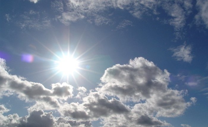 Sol entre nuvens marca o feriadão no Estado