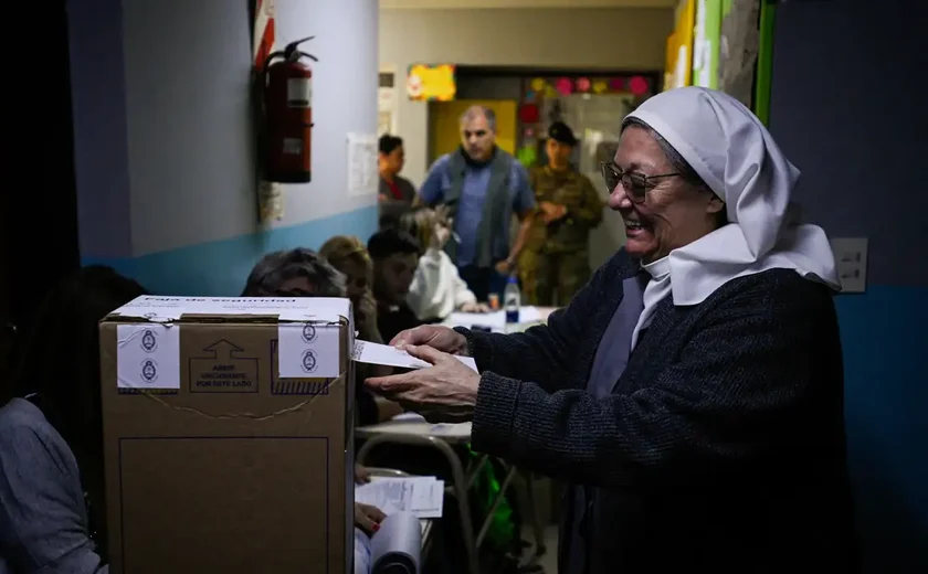 Argentinos começam a votar no segundo turno das eleições