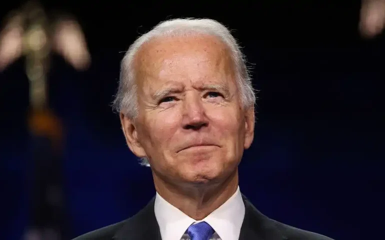 Biden assina decreto para regulamentar setor de inteligência artificial