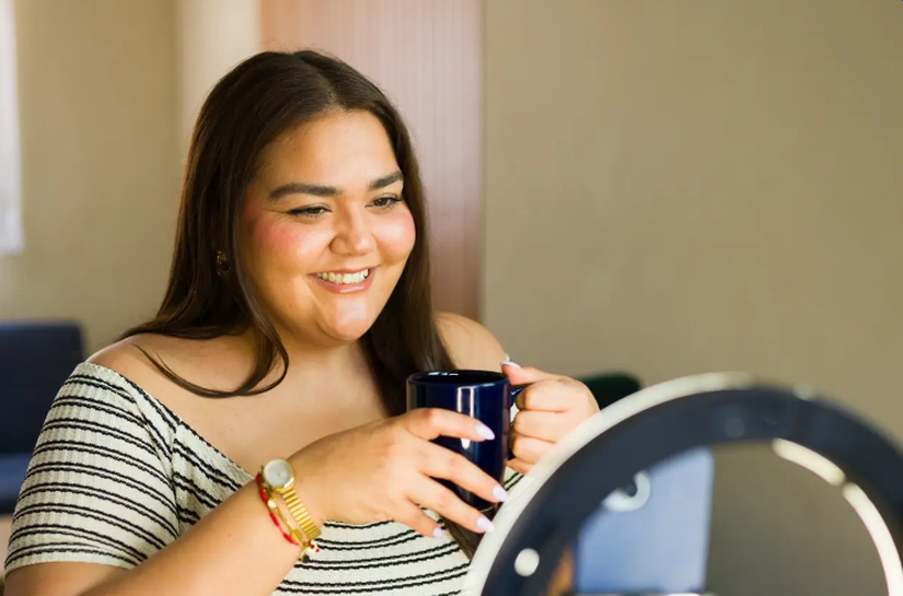 Primeira campanha da plataforma de creators da TIM remunera com R$ 50 mil e iPhone 17