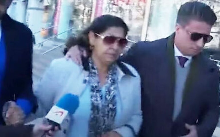 Mãe se reúne com advogados e indica confiança na inocência de Daniel Alves