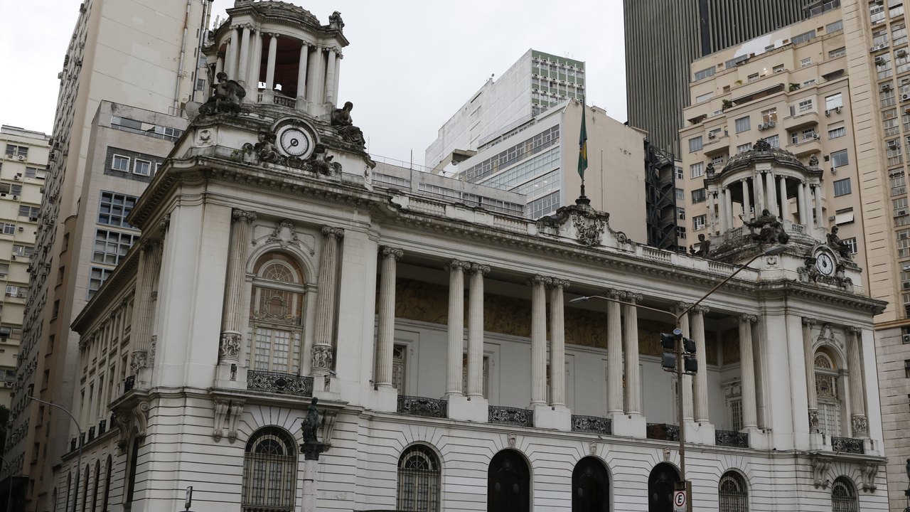 Câmara do Rio gasta R$ 6 milhões em apenas 1 mês com 'bônus secreto' para funcionários, diz TV