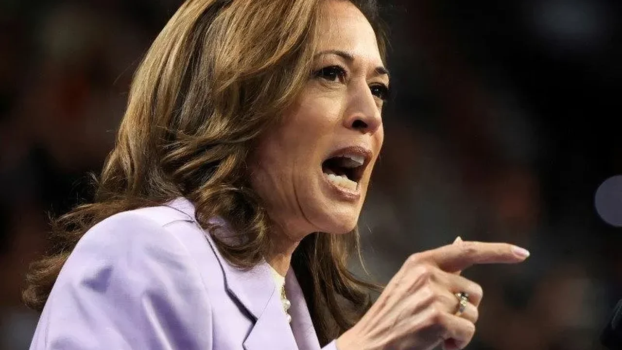 Kamala Harris chega a Chicago para a convenção democrata que a confirmará na disputa com Trump à Casa Branca