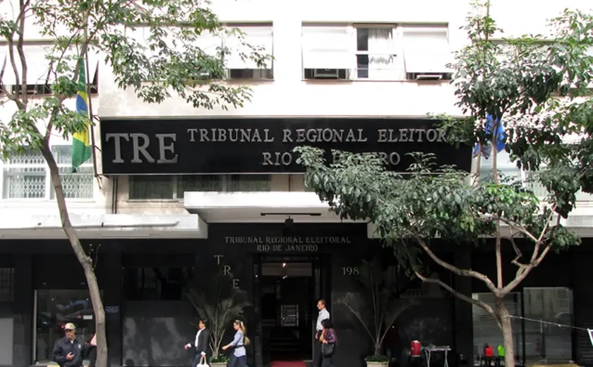 TRE-RJ faz 246 substituições de urnas eletrônicas e prevê divulgação de resultado das eleições até 22h