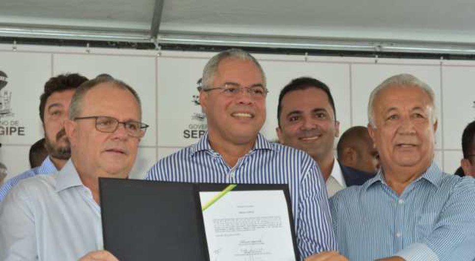 Padre Inaldo com Belivaldo / Foto: Secom/Socorro