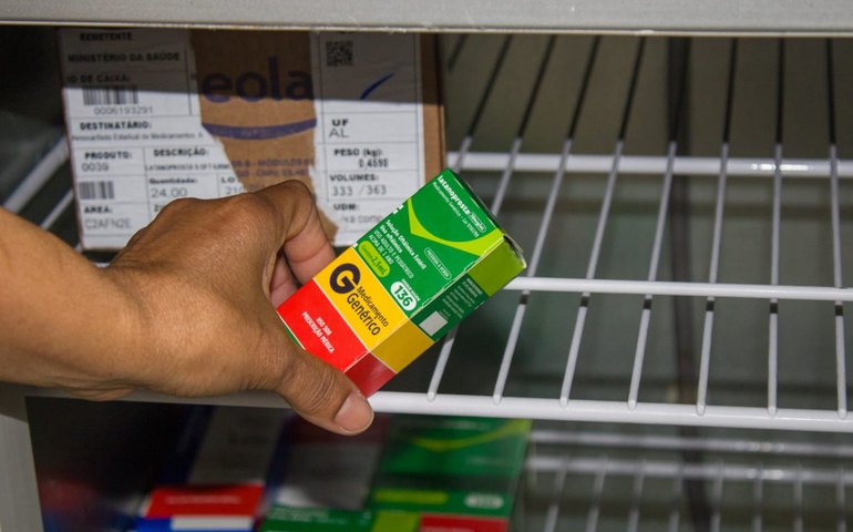 Pacientes com glaucoma recebem colírio em Coruripe