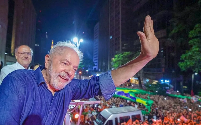 Equipe de Lula foca em pacote por Auxílio em R$ 600 e reajuste real ao mínimo