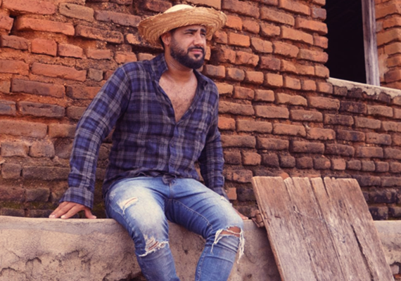 Raí Saia Rodada festeja entrada de single em novela