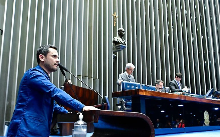 Cleitinho condena julgamento sobre aborto no STF