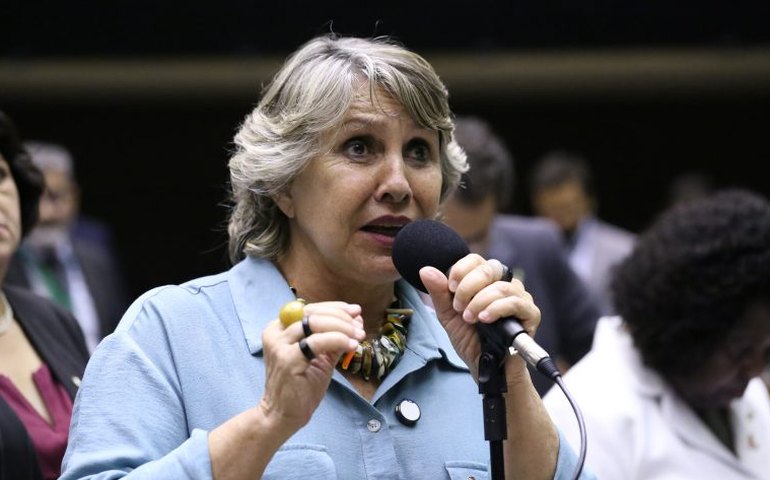 Deputada defende uso da linguagem simples na comunicação com o cidadão; ouça