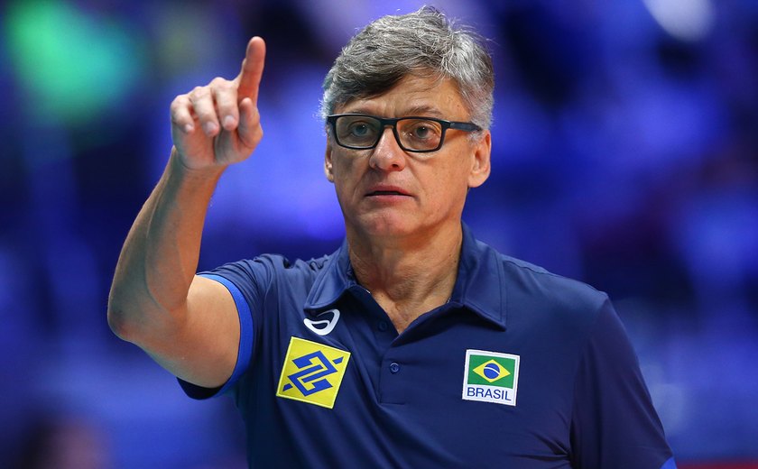 Técnico da seleção de vôlei, Renan Dal Zotto deixa CTI e segue em boa recuperação