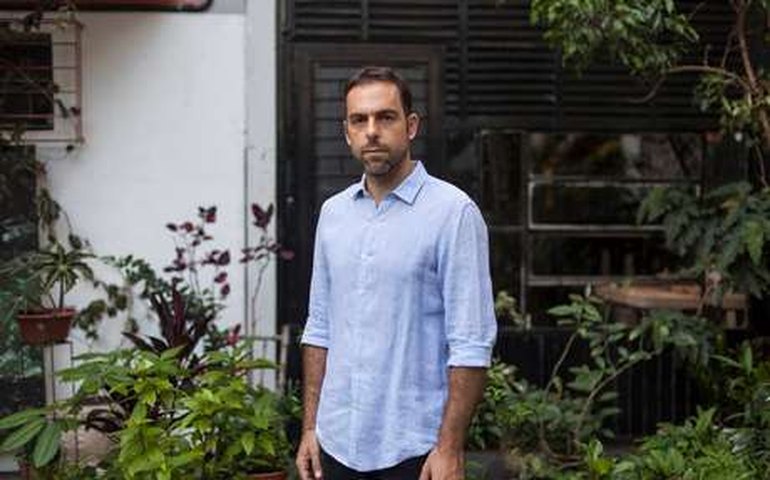 Em &#8216;O Deus das avencas&#8217;, Daniel Galera trata da reconstrução de vidas