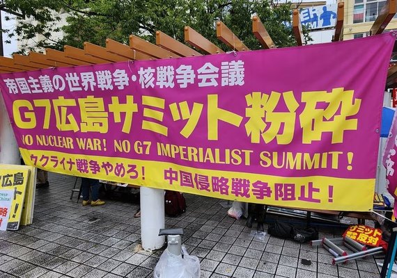 Manifestantes protestam contra 'G7 imperialista' perto do hotel de Lula em Hiroshima