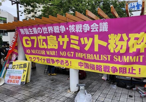 Manifestantes protestam contra 'G7 imperialista' perto do hotel de Lula em Hiroshima