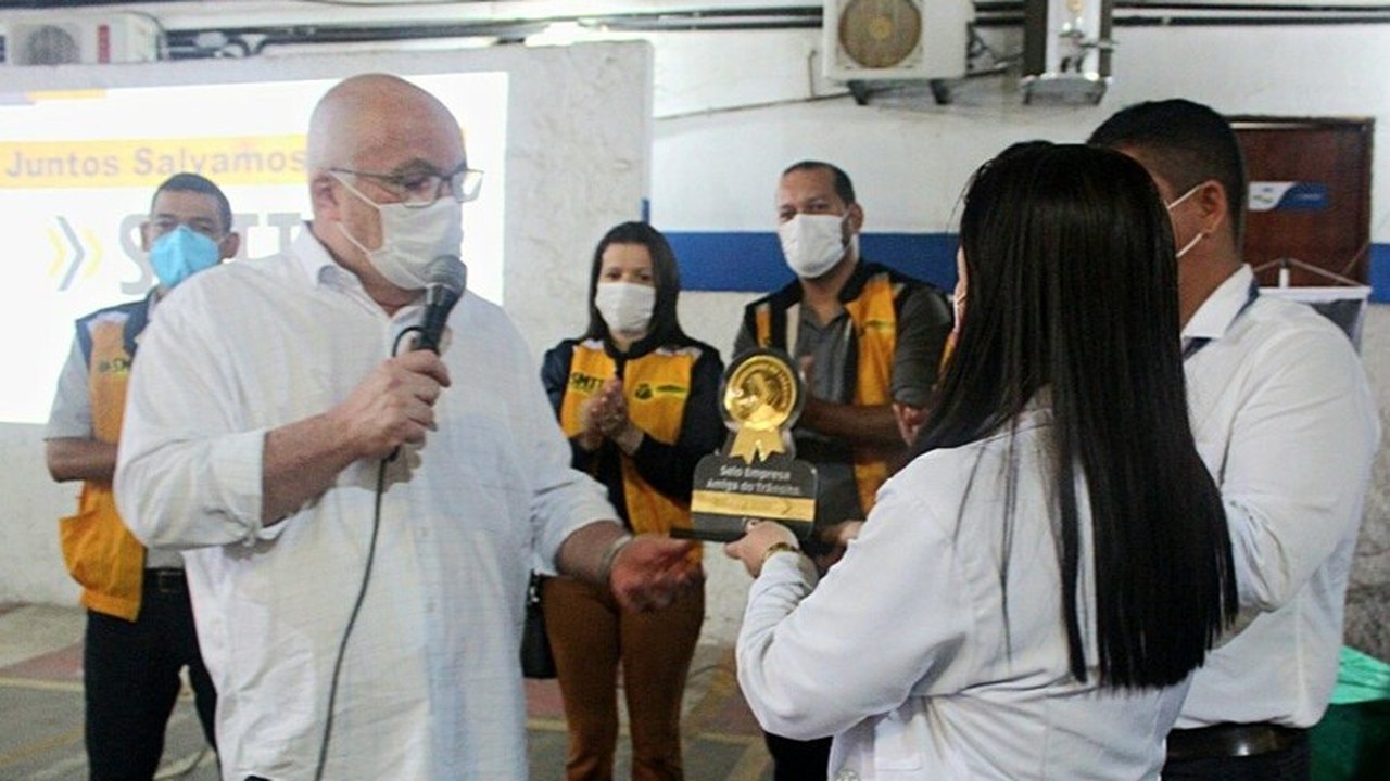 SMTT realiza palestra e entrega Selo Amigo do Trânsito em Arapiraca