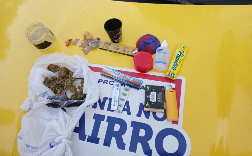 Ronda no Bairro prende três com maconha e comprimidos de Rohypnol