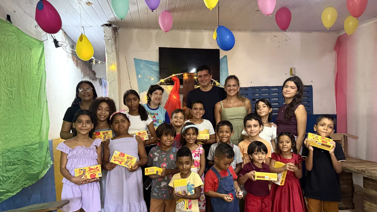 Rui Palmeira participa de ação de Páscoa com crianças no Village Campestre