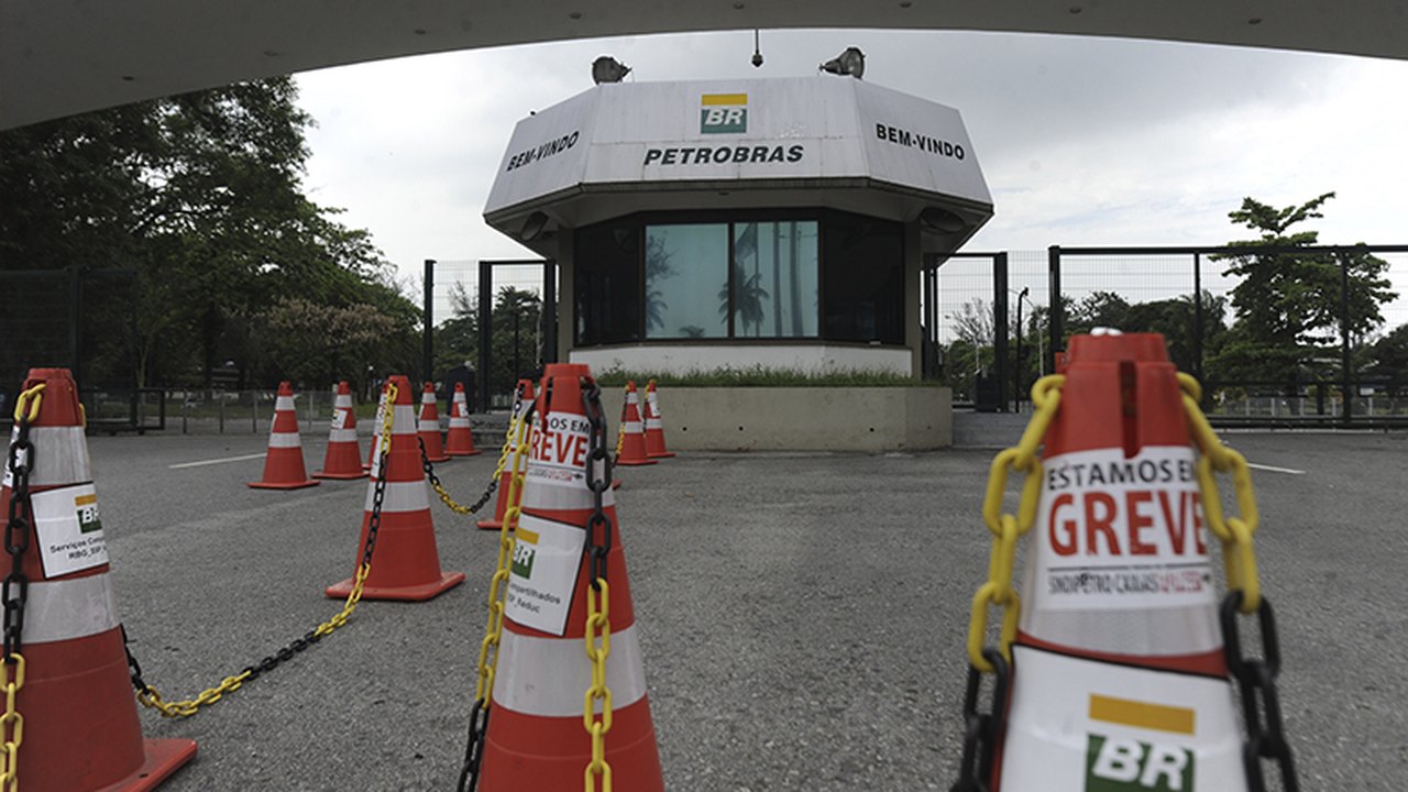 Petroleiros decidirão em assembleias se acatam indicação da FUP de acabar greve
