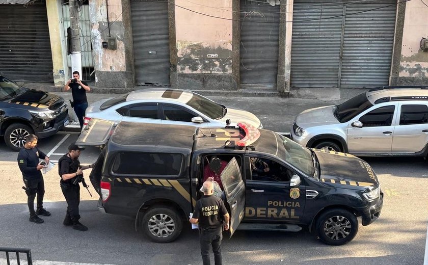 PF prende 14 pessoas de quadrilha que criou 330 empresas de fachada