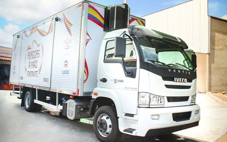 Caminhão leva artesanato para os municípios alagoanos