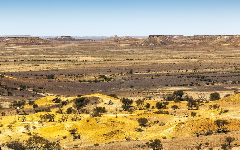 Alemã sobrevive a 11 dias perdida em deserto na Austrália, sem comida e bebendo água da chuva