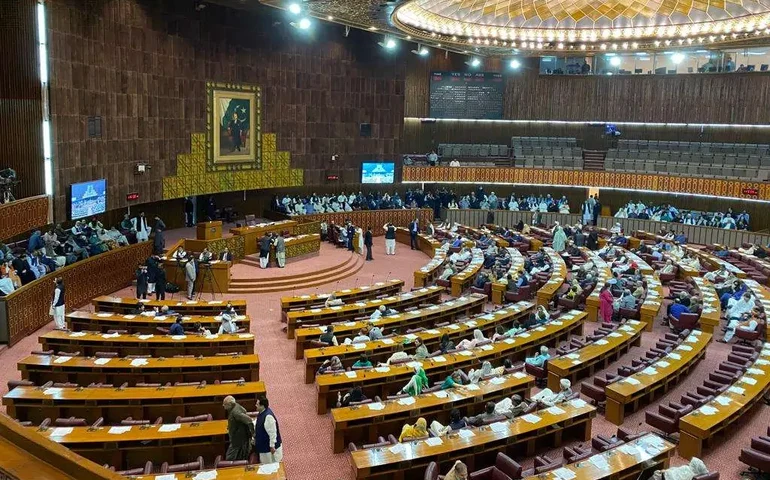 Parlamento do Paquistão é infestado por ratos grandes o suficiente para assustar gatos