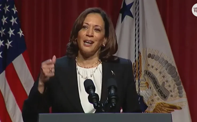 ‘Nos insultam para nos envenenar’, diz Kamala Harris sobre reforma do ensino de história negra na Flórida