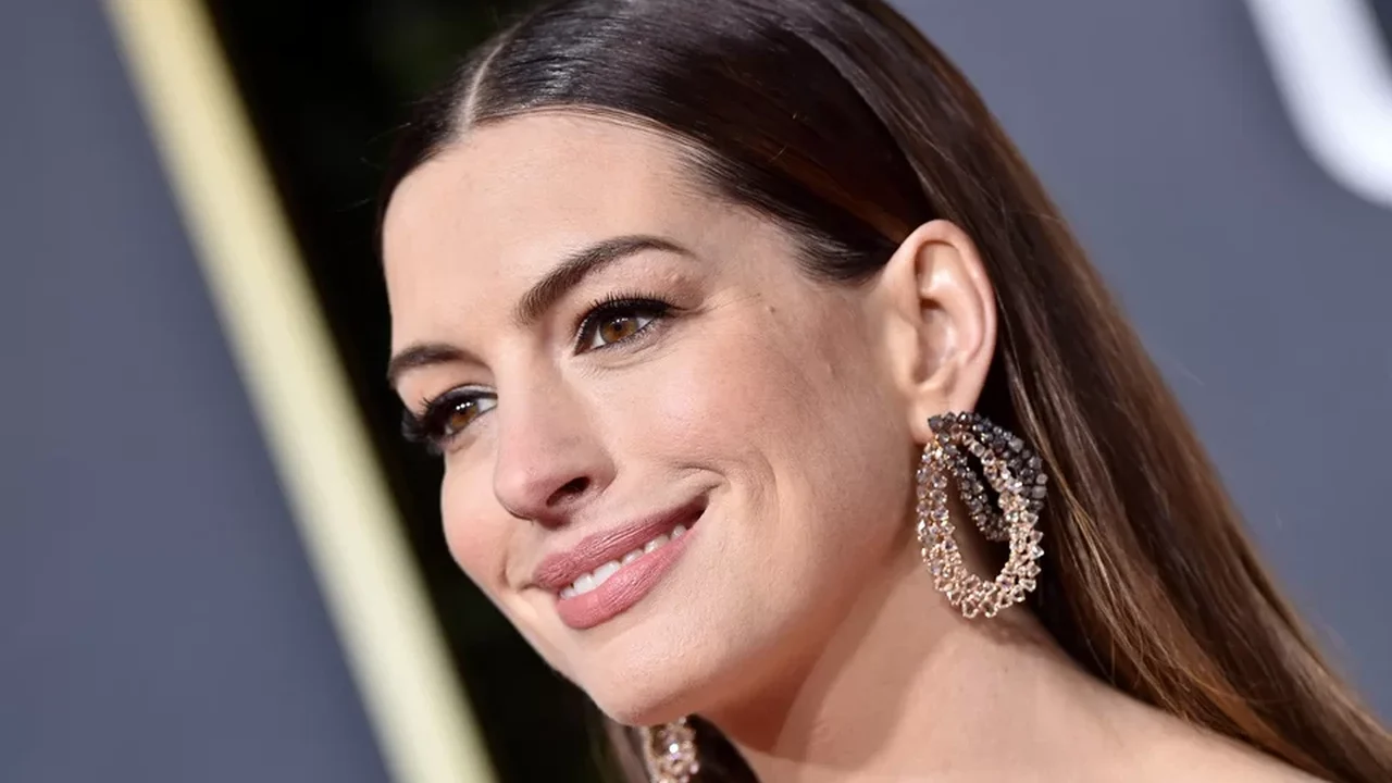 Anne Hathaway anuncia terceira gravidez aos 43 anos e emociona famosos