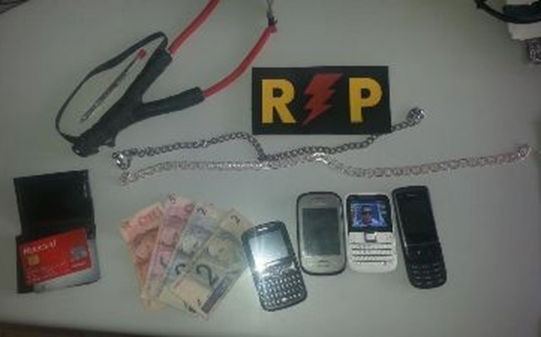 Dupla acusada de assaltos é detida pela PM em São Miguel dos Campos