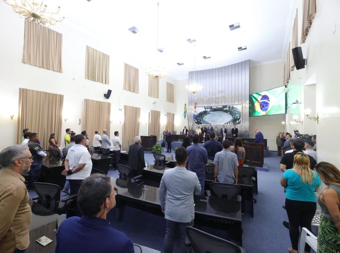 Assembleia debate regulamentação de cães de porte grande em sessão especial