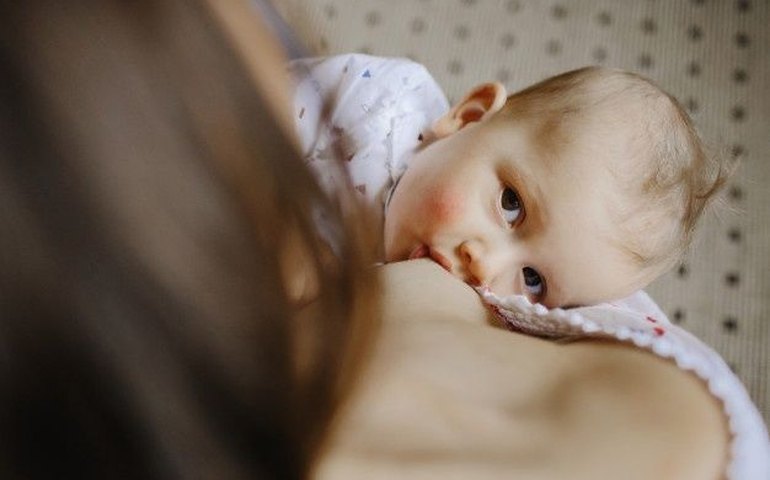Pediatra destaca importância da amamentação no Agosto Dourado e reforça necessidade de apoio às mães