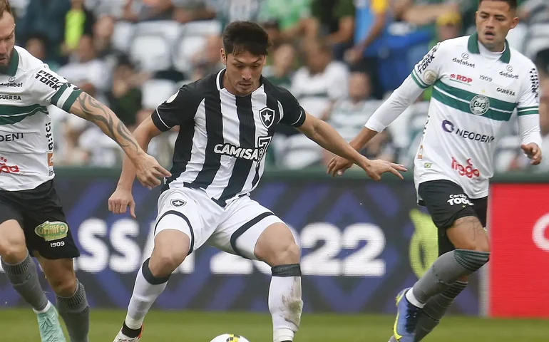 Botafogo apresenta Barboza, zagueiro com experiência na Libertadores, e anuncia o ala Manafá