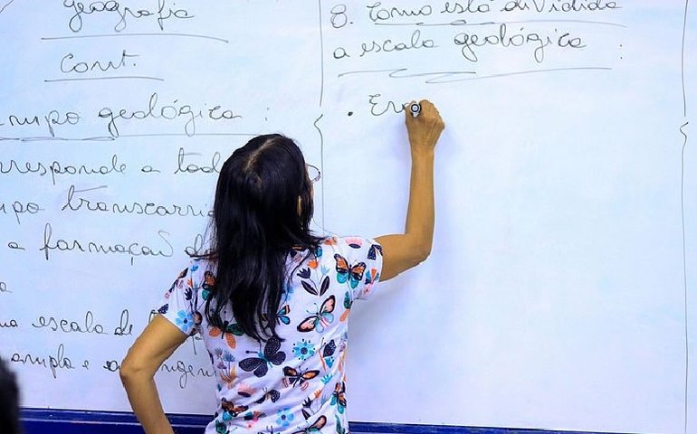 Valorização dos servidores: folha salarial da Educação cresceu 32,5% em 2022