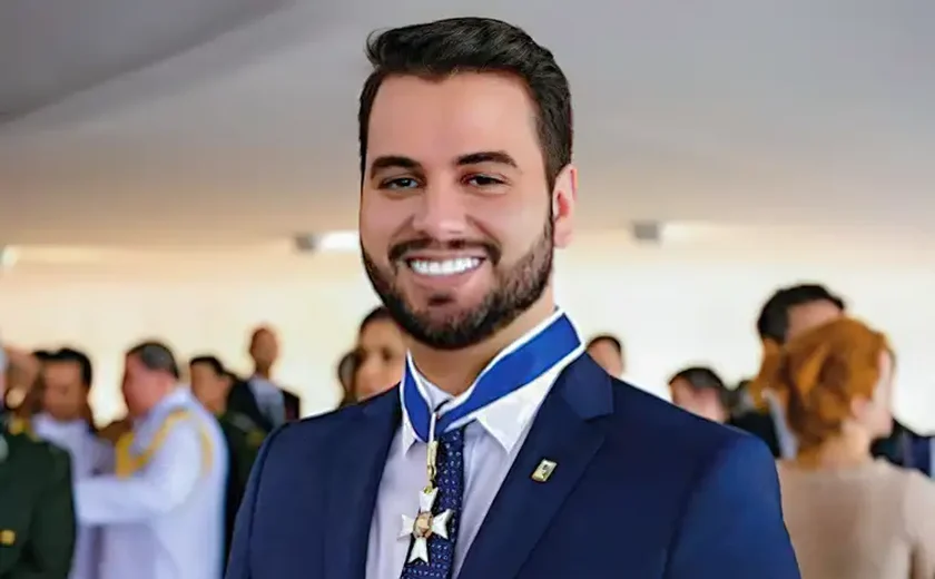 Advogado de Filipe Martins pede depoimentos do núcleo 2 em sessão presencial e juiz nega