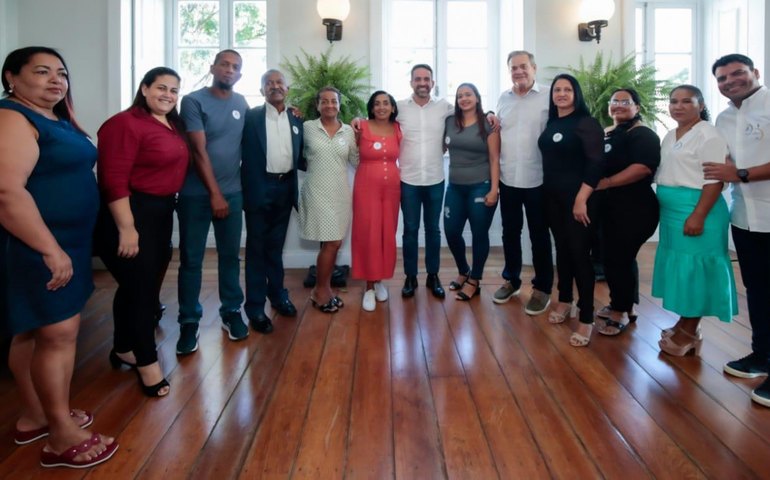 Paulo Dantas recebe lideranças comunitárias de Maceió