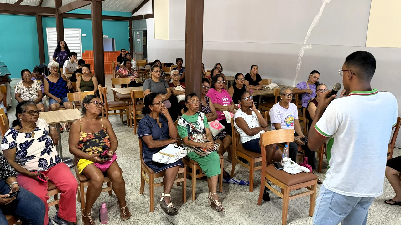 Participantes de projeto do Sesc Alagoas têm aulas de letramento digital