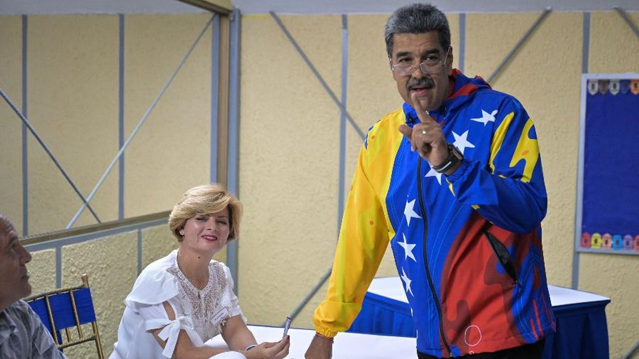 Maduro diz a Amorim que divulgará atas das eleições em breve e vê 'golpe'