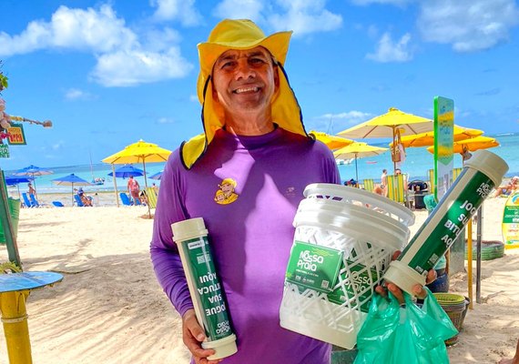 IMA instala lixeiras e distribui porta-bitucas e sacolas em praias